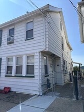 Building Photo - 240 Chambers St