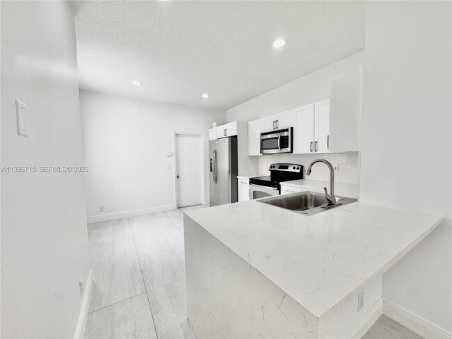 Foto del edificio - 1861 Salerno Cir