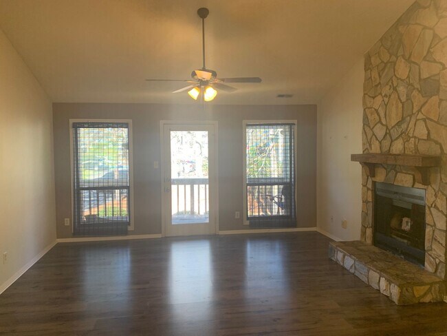 Foto del edificio - 1820-6 Tryon Drive