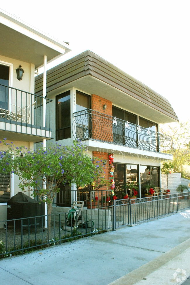 Building Photo - 214 Grand Canal