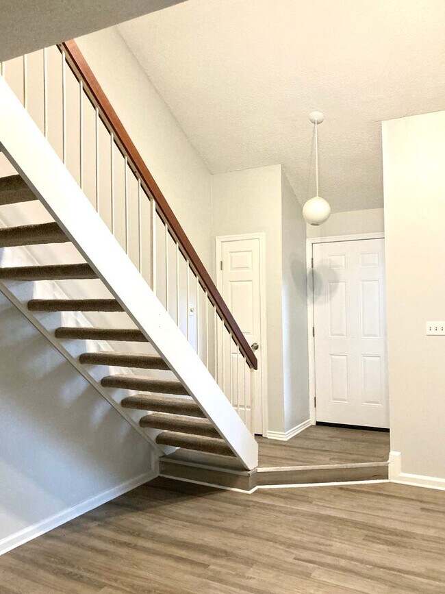 Foto del edificio - Charming Townhouse in Virginia Beach - All...