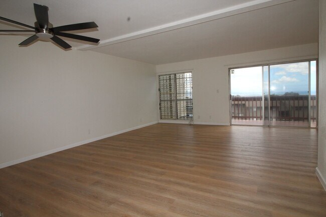Foto del edificio - 1600+ s.f. with Sweeping Views!