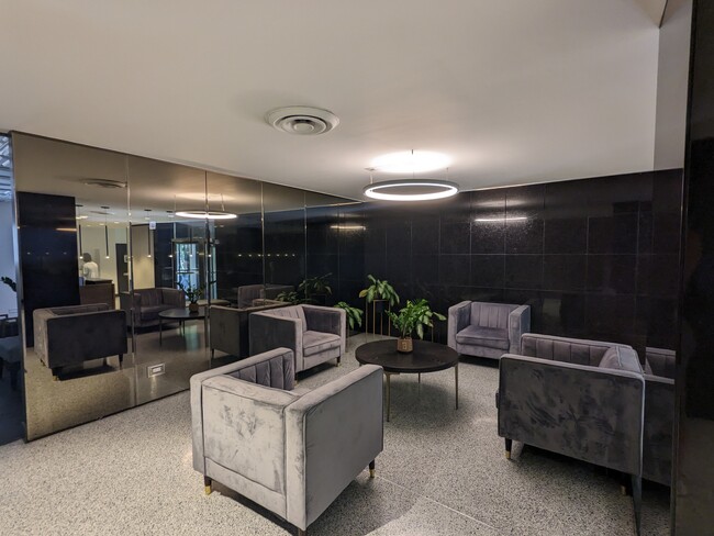 Foto del edificio - 253 E Delaware Pl