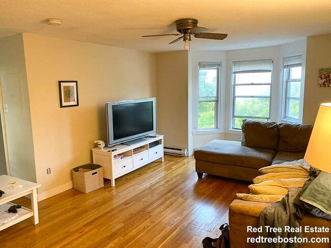 Building Photo - 506 E Broadway