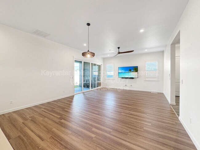 Foto del edificio - 2197 N Leatherwood Ave