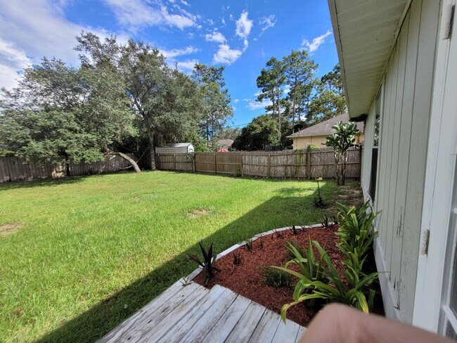 Foto del edificio - Charming 3-Bedroom Home with Upgrades and ...