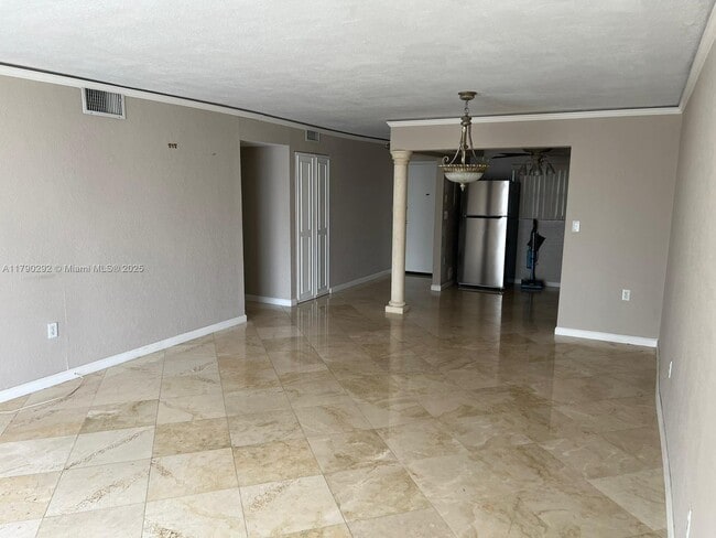 Foto del edificio - 4000 NE 170th St