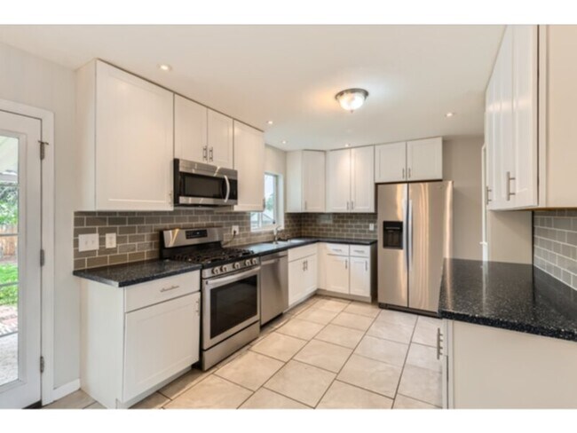 Building Photo - 3066 S Wolff St