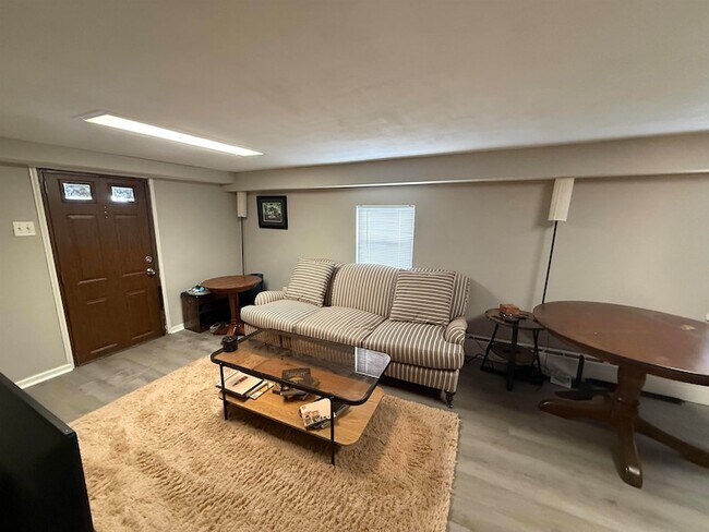 Foto del edificio - 105 N Richards Ave