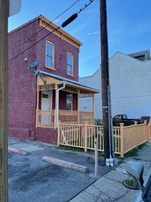 Primary Photo - 124 Orange St