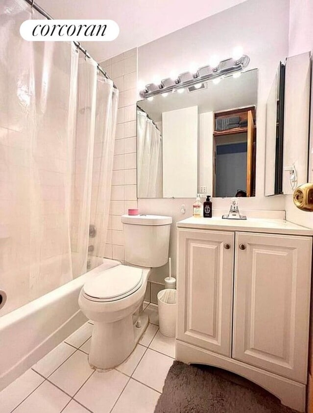 Building Photo - 455 W 46th St