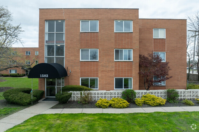 Building Photo - Mayland Manor Apartments