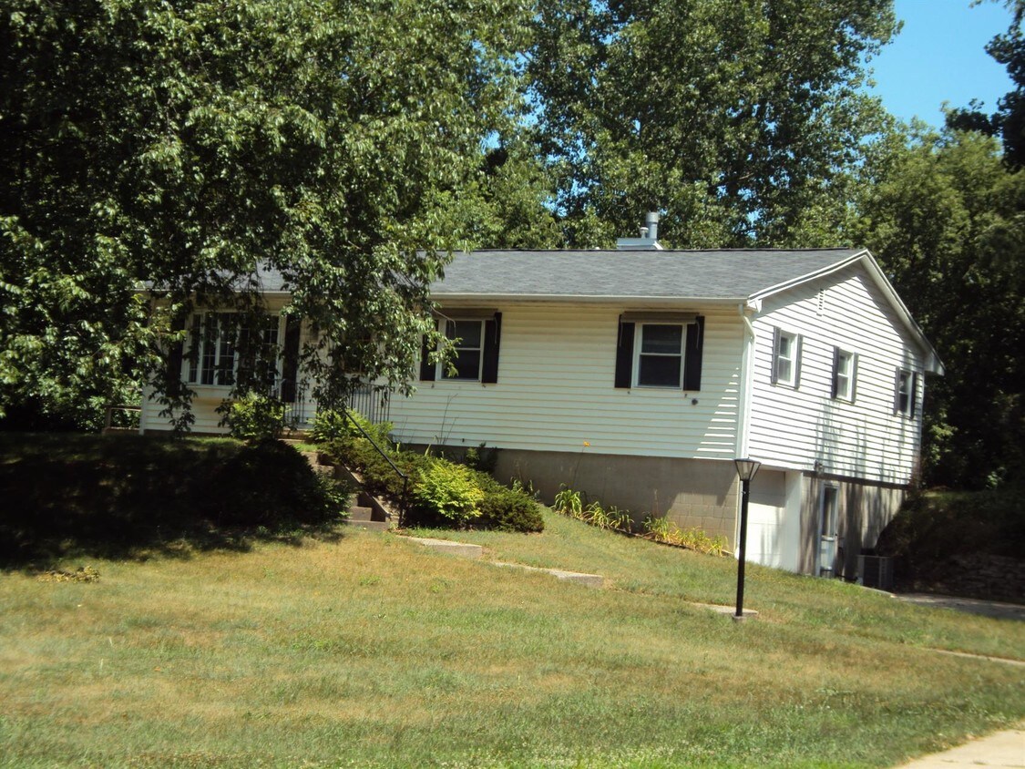 Foto principal - 2982 Dean Lake Ave NE