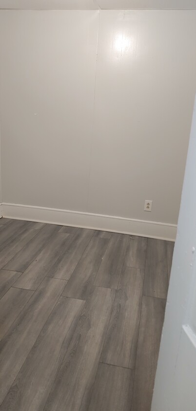 Foto principal - 102 E Hamilton St