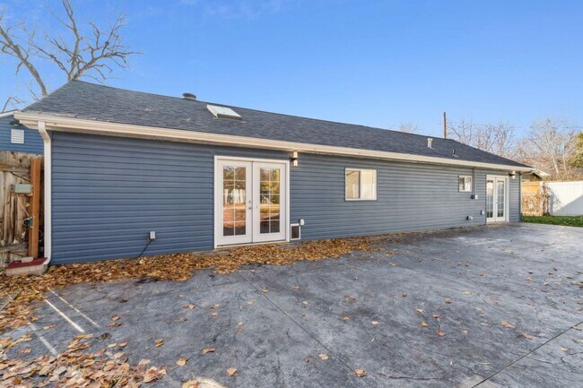 Foto del edificio - Home for rent with large backyard! 2306 Plum St