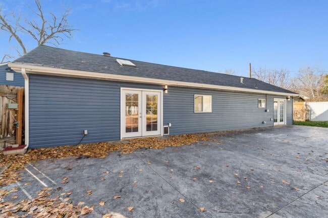 Building Photo - Home for rent with large backyard! 2306 Plum St