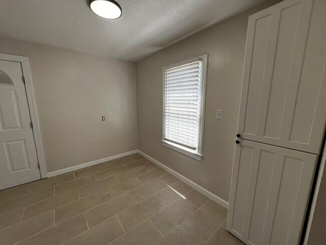 Foto del edificio - 3730 3rd Ave N