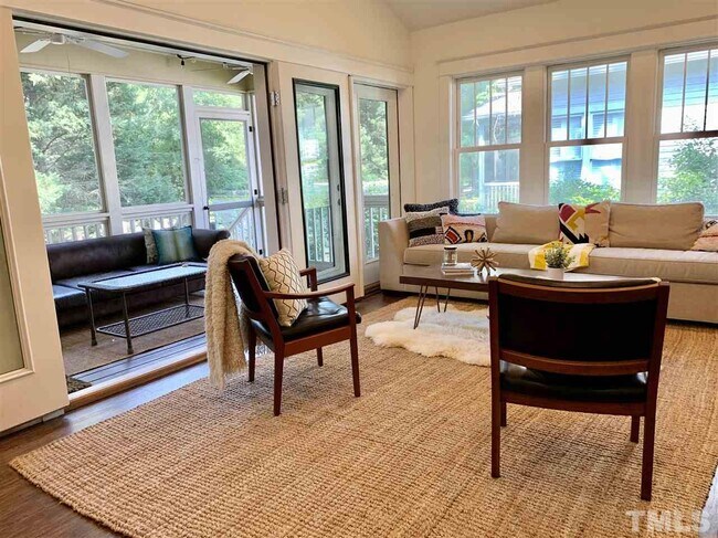 Foto del edificio - 709 Dorothea Dr