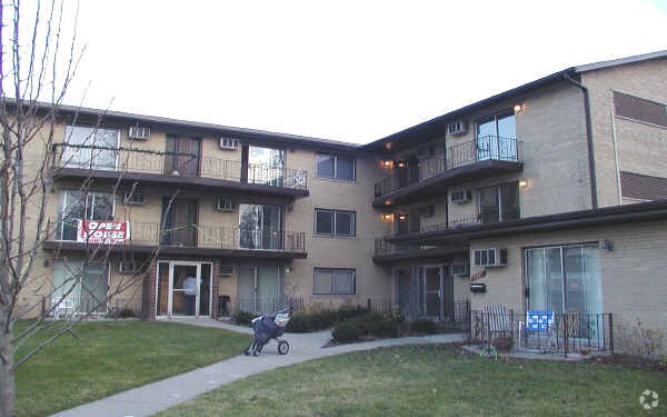 Primary Photo - 11101-11105 S Talman Ave