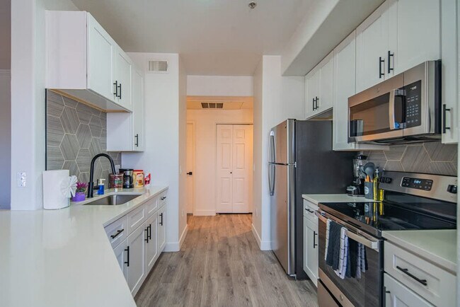 Foto del edificio - 7455 N 95th Ave