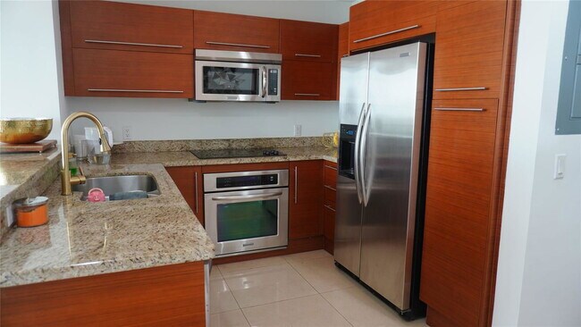 Building Photo - 2681 N Flamingo Rd