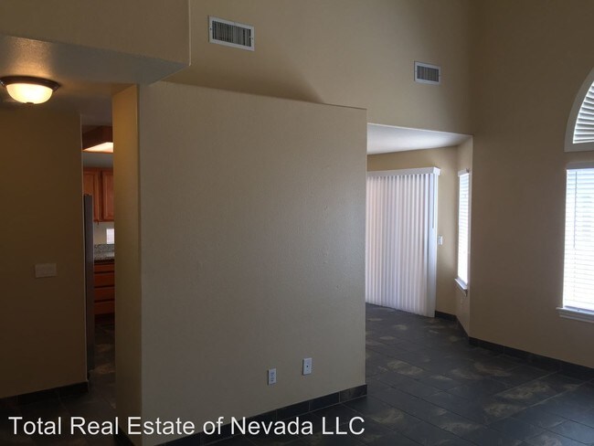 Building Photo - 3 br, 2.5 bath House - 1736 Navajo Lake Way
