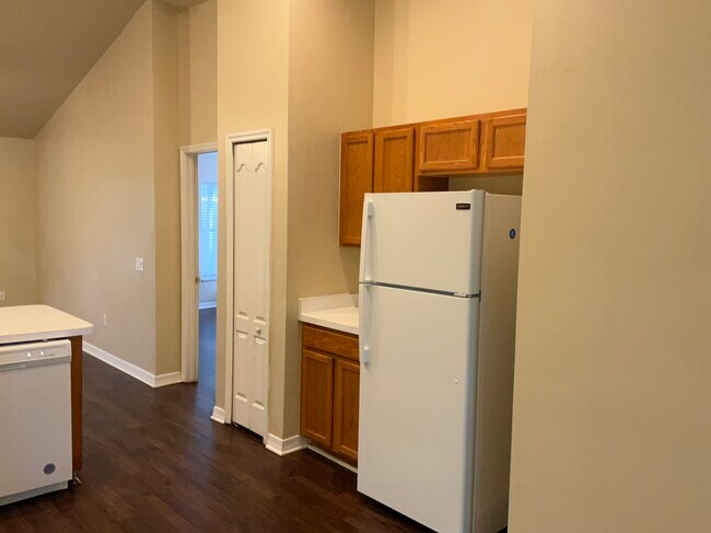 Building Photo - 633 Somerstone Dr