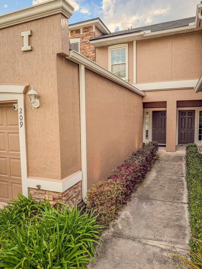 Foto del edificio - 209 Leese Dr