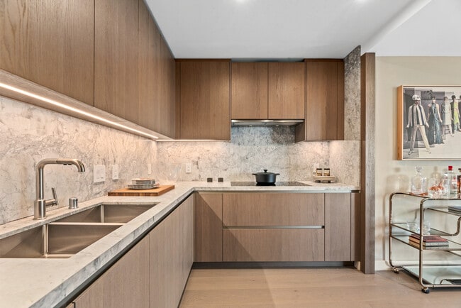 Building Photo - 2025 Ave of the Stars