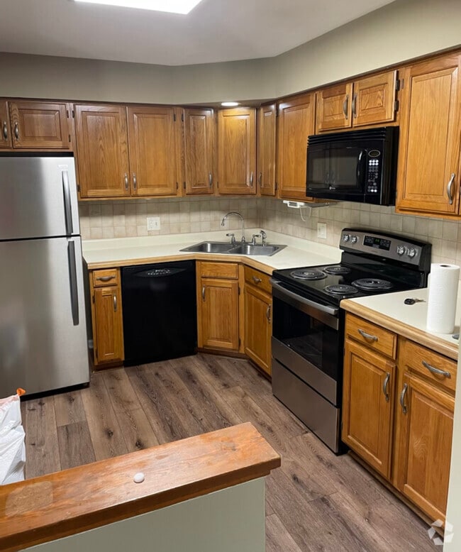 Lakeside Apartments under 400 Highland, IN 1 Rentals