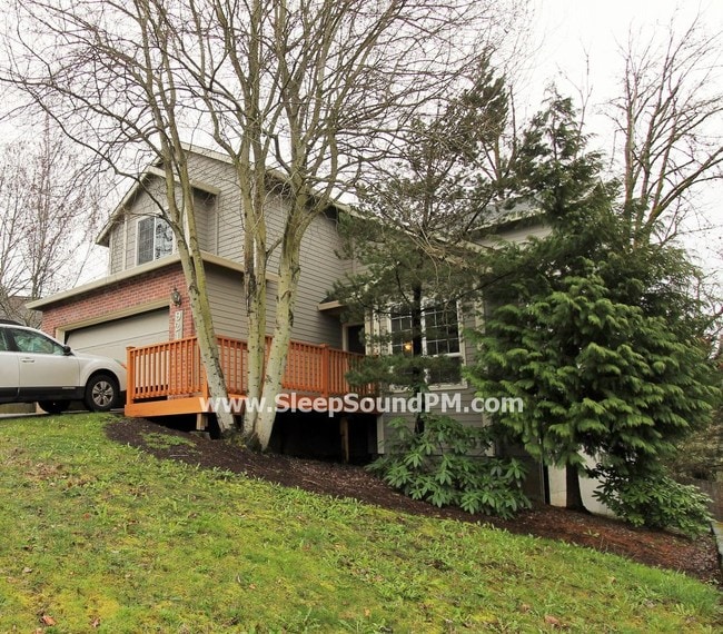 Building Photo - 921 NW Ash Creek Ln