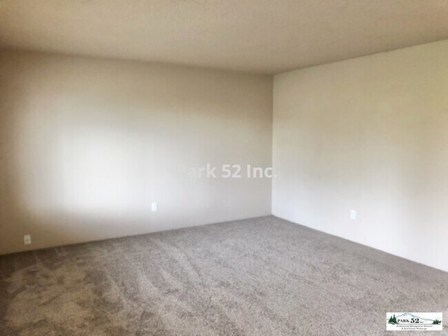 Building Photo - 752 S 68th St