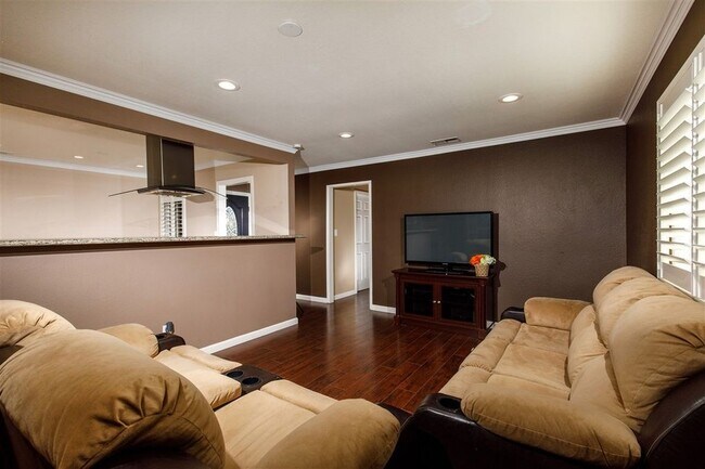 Foto del edificio - 395 Deep Dell Rd