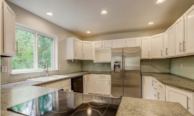 Building Photo - 125 Mineola Ct
