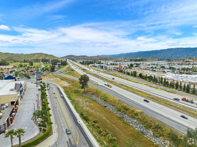 Navigate the Elsinore Eucalyptus neighborhood via freeway 15.
