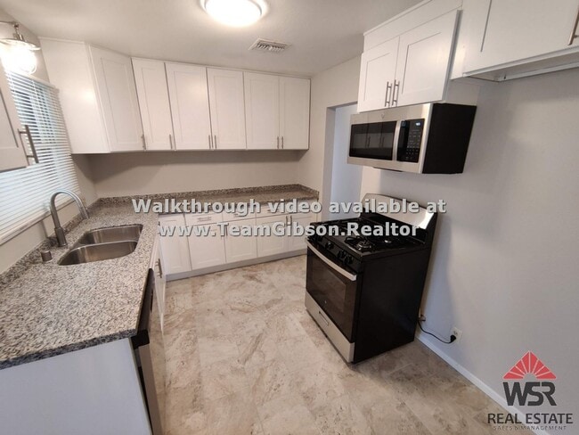 Building Photo - 4 Bedroom / 2 Bathroom Home.