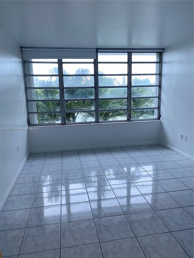 Foto del edificio - 9101 E Bay Harbor Dr