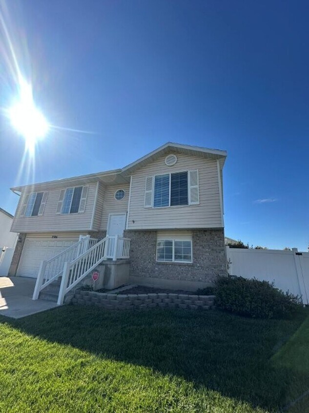 Foto principal - We Buy Christmas! $1000 Amazon Gift Card + Free Rent! 5 Bed 2 Bath Home in Syracuse