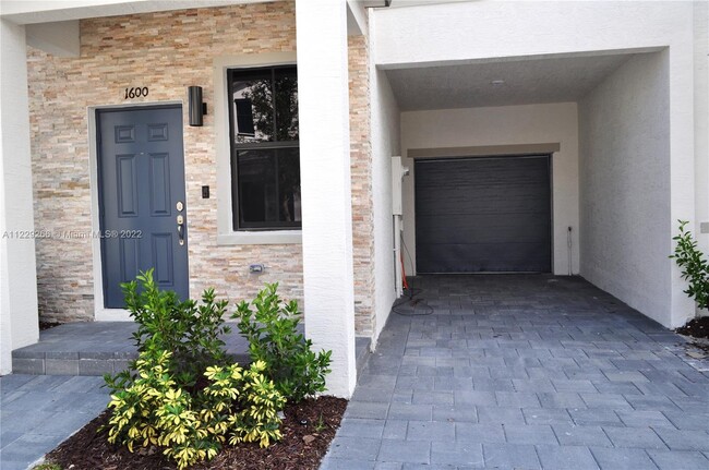 Foto del edificio - 1600 SW 28th St