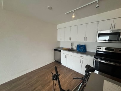 Building Photo - 2626 Cook StUnit 306