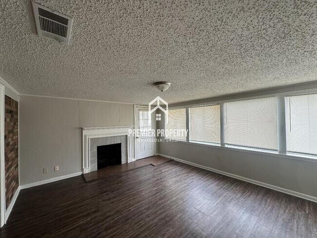 Foto del edificio - 5101 Rolling Fields Dr
