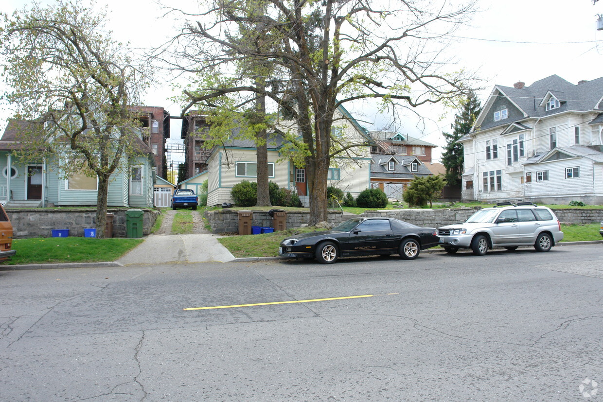 Building Photo - 1819 W Riverside Ave