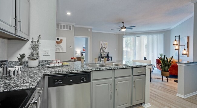Foto del edificio - 14332 Montfort Dr