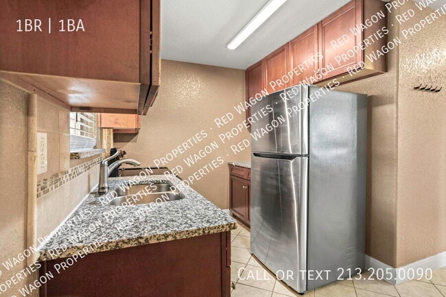 Building Photo - 236 E Dullnig Ct