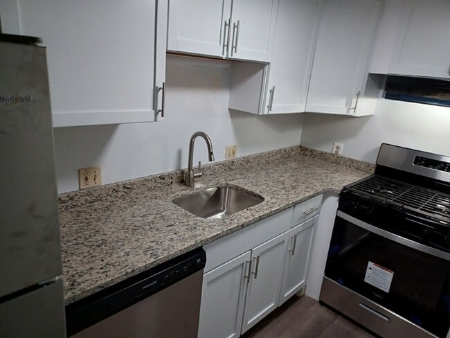 Photo - 478 Riverside Dr Apartment