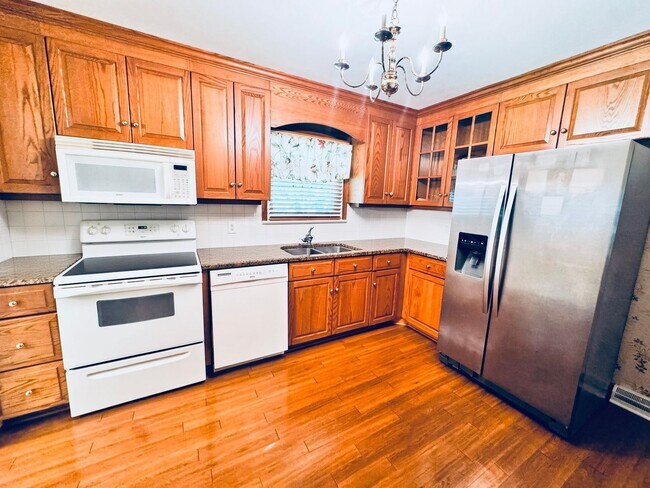 Foto del edificio - 517 Madewood Rd
