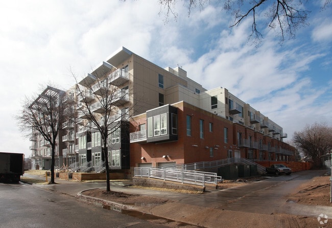 Building Photo - Flux Apartments