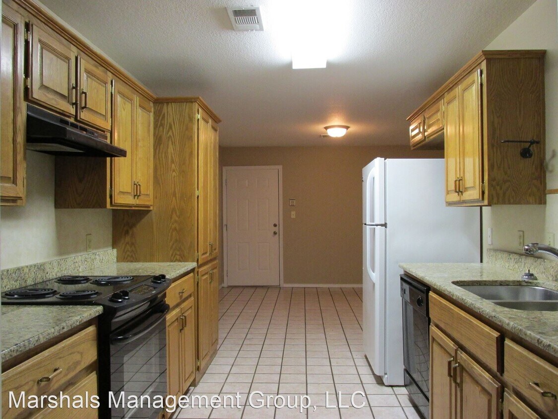 Foto del edificio - 2 br, 2 bath Apartment - 6 EASTWOOD DRIVE A-B