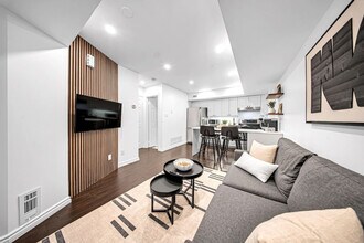 Building Photo - 9 Niagara St