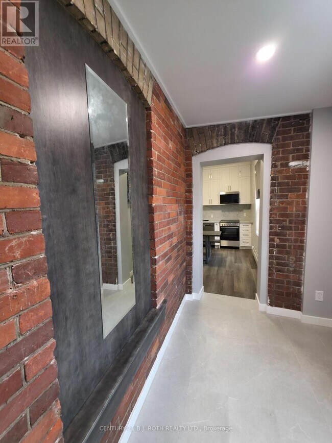 Photo du bâtiment - 82-82 Albert St N